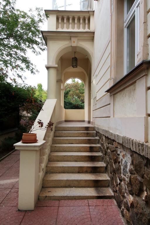 Historic Villa Apartments Praag Buitenkant foto