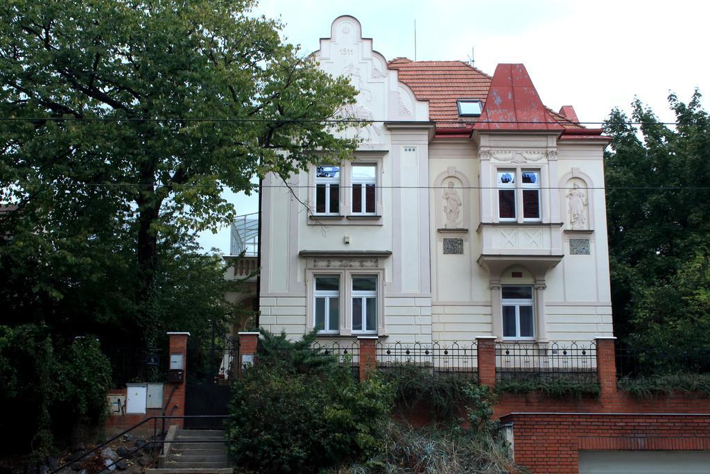 Historic Villa Apartments Praag Buitenkant foto