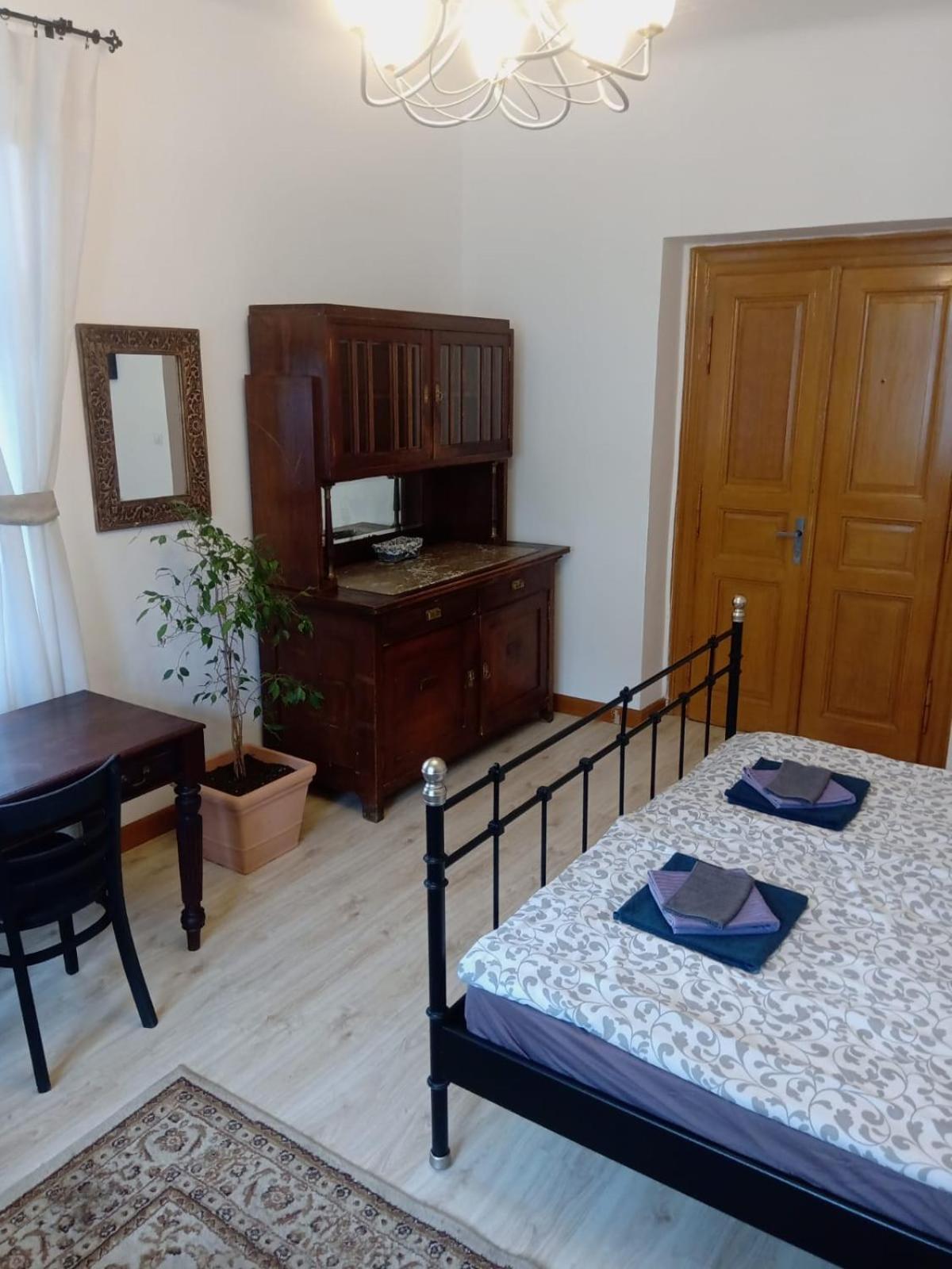 Historic Villa Apartments Praag Buitenkant foto