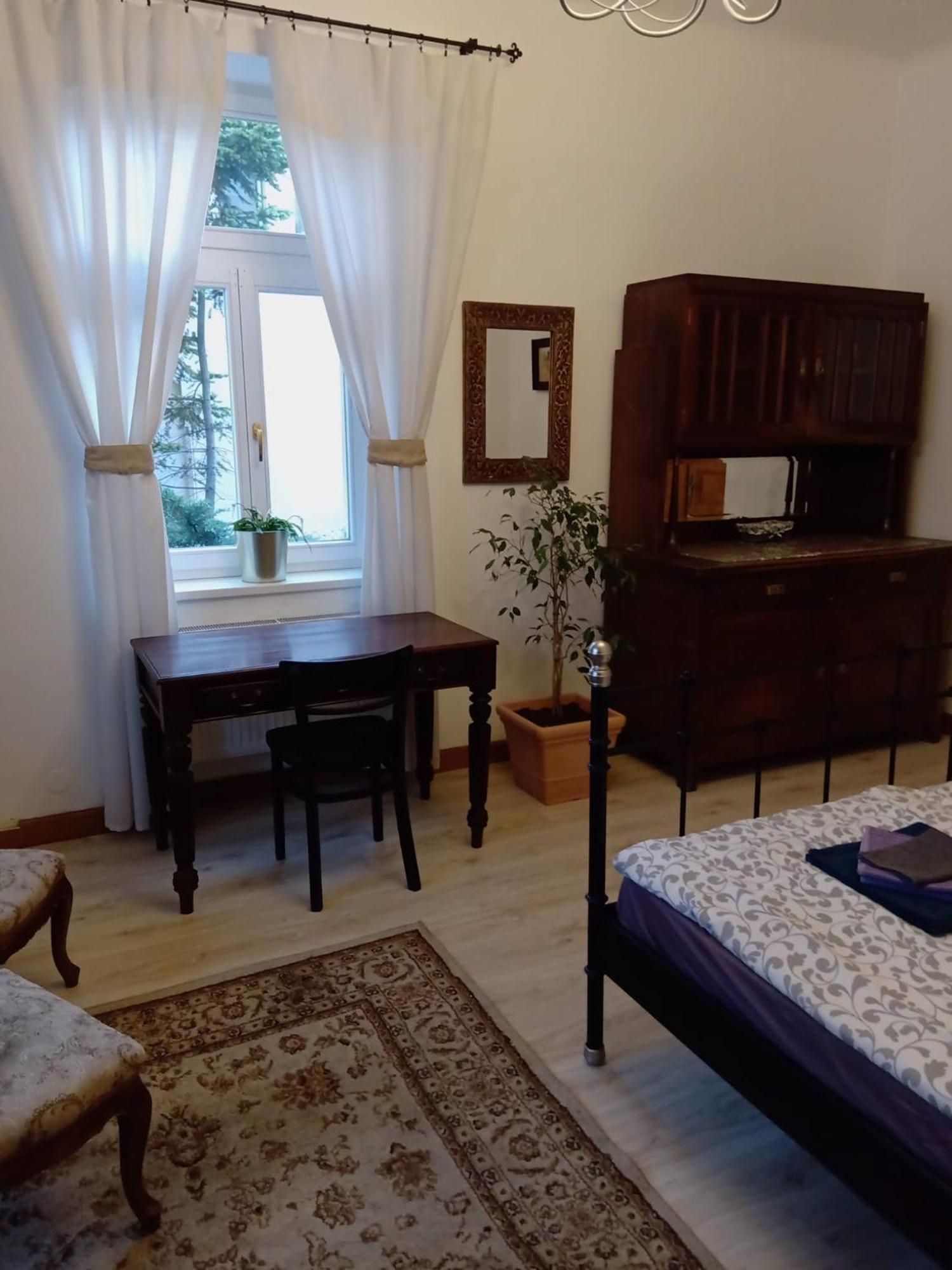 Historic Villa Apartments Praag Buitenkant foto